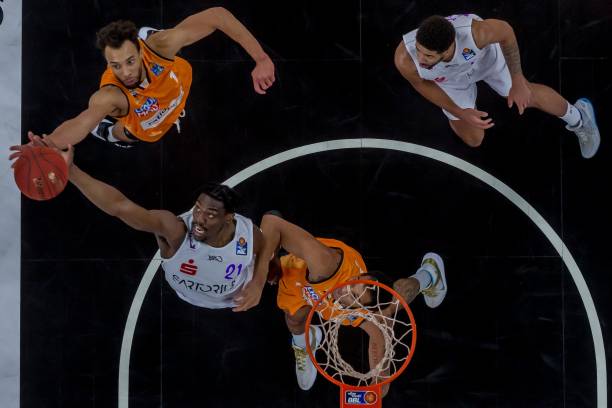 他仍然有机 他仍然有机